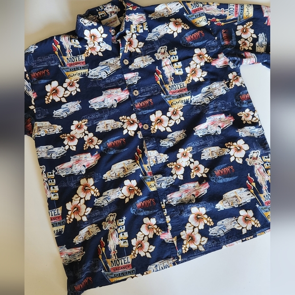 🇺🇲 Wave Shoppe Woody's Bar & Grill Button Down Men's Size Medium - Picture 1 of 9